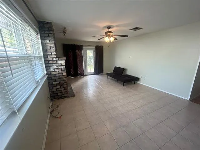 4901 Purdue Dr — Photo 4