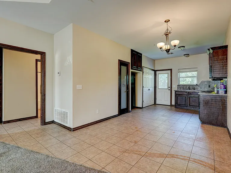 2220 W Utah Ave — Photo 9