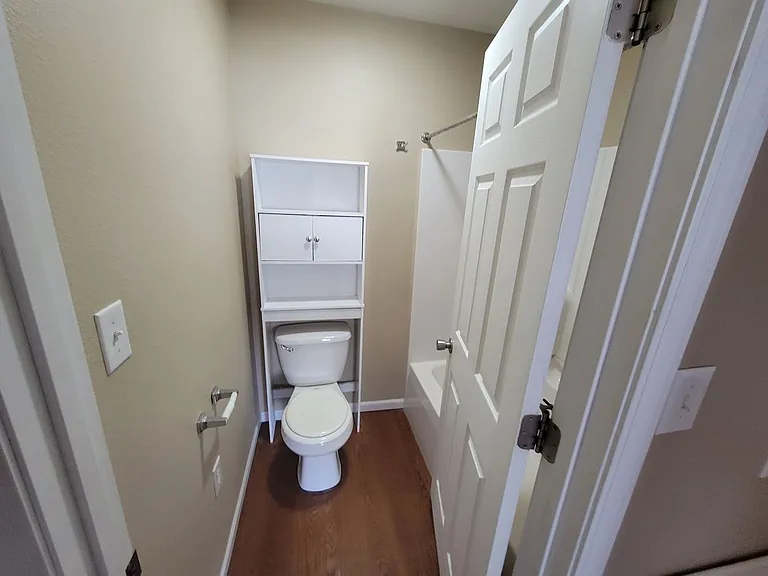 316 E Davis St #D — Photo 10