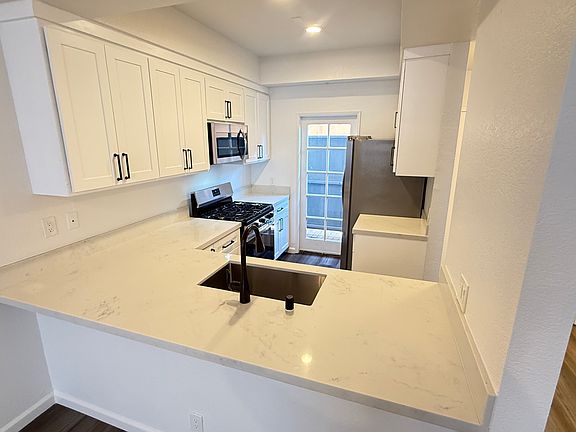 5th image of 1026 N Croft Ave APT 103