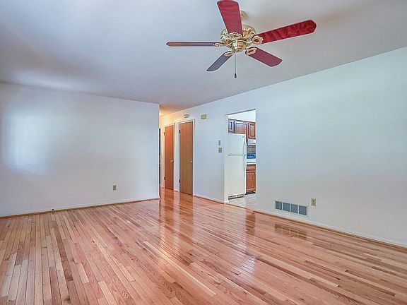 4th image of 878 Country Ln