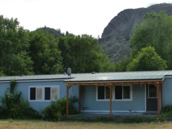 95 Westlake Rd, Oroville, WA 98844