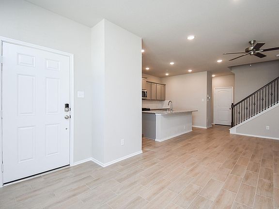4th image of 2910 Scanlan Mdw Building 18