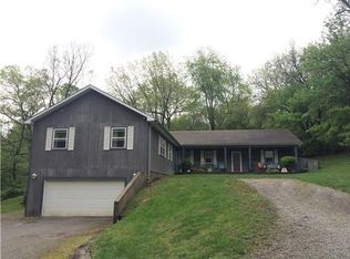 406 Chellew Rd, Saint Joseph, MO 64505