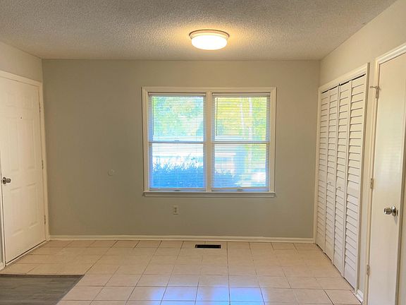3rd image of 6 Rosewood Ln