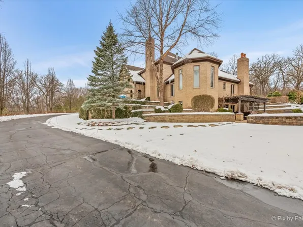 10018 Haegers Bend Rd, Algonquin, IL 60102