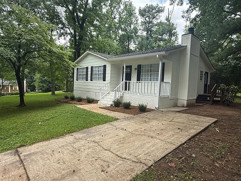 2720 Shoemaker St — Photo 2