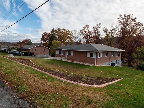 3rd image of 1034 Weires Ave
