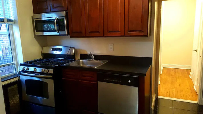 Rented by Realty Queens LLC | media 7