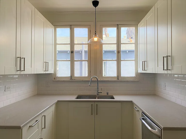 451 N Sierra Bonita Ave — Photo 6