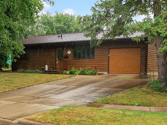 2nd image of 6021 Meadowood Dr
