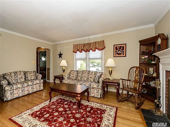 3rd image of 165 Greenway W