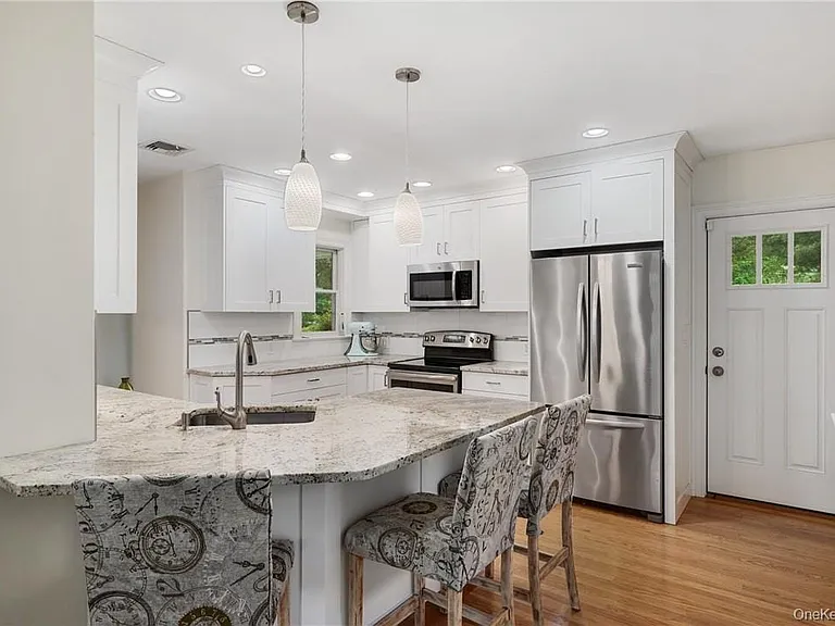 30 Palmer Ln — Photo 6