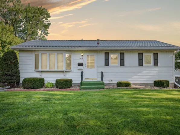 1919 Byron Ave, Waterloo, IA 50702