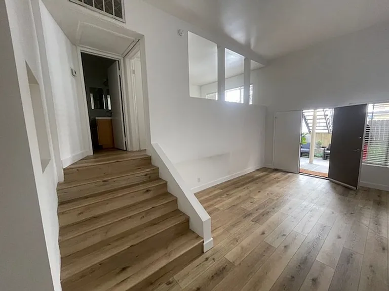 808-812 Westmount Dr — Photo 10