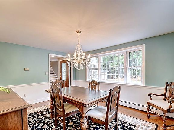 3rd image of 15 Lenora Dr