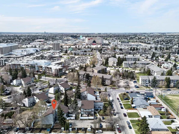 26 E Meadowlark Vlg NW, Edmonton, AB T5R 5X3