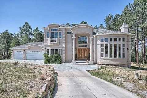 Royal house in mint condition for rent.