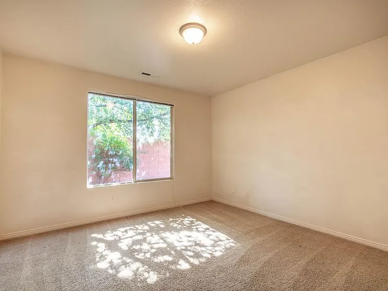 253 S 260 W — Photo 20