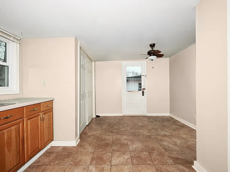 207 N Oak St #A — Photo 7