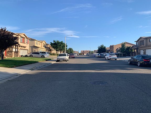 4th image of 13619 Bentley St