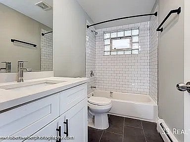 4th image of 1619 E Thacker St #204