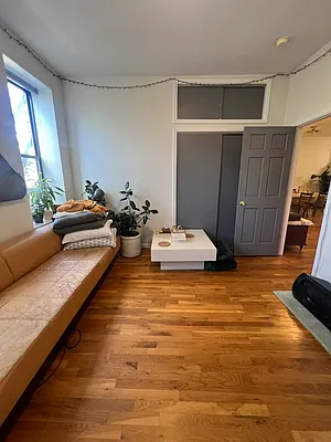 Rented by Standard Living Realty Inc | media 18