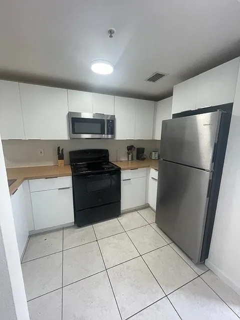 Building Photo - 328 NW 12th Ave #1