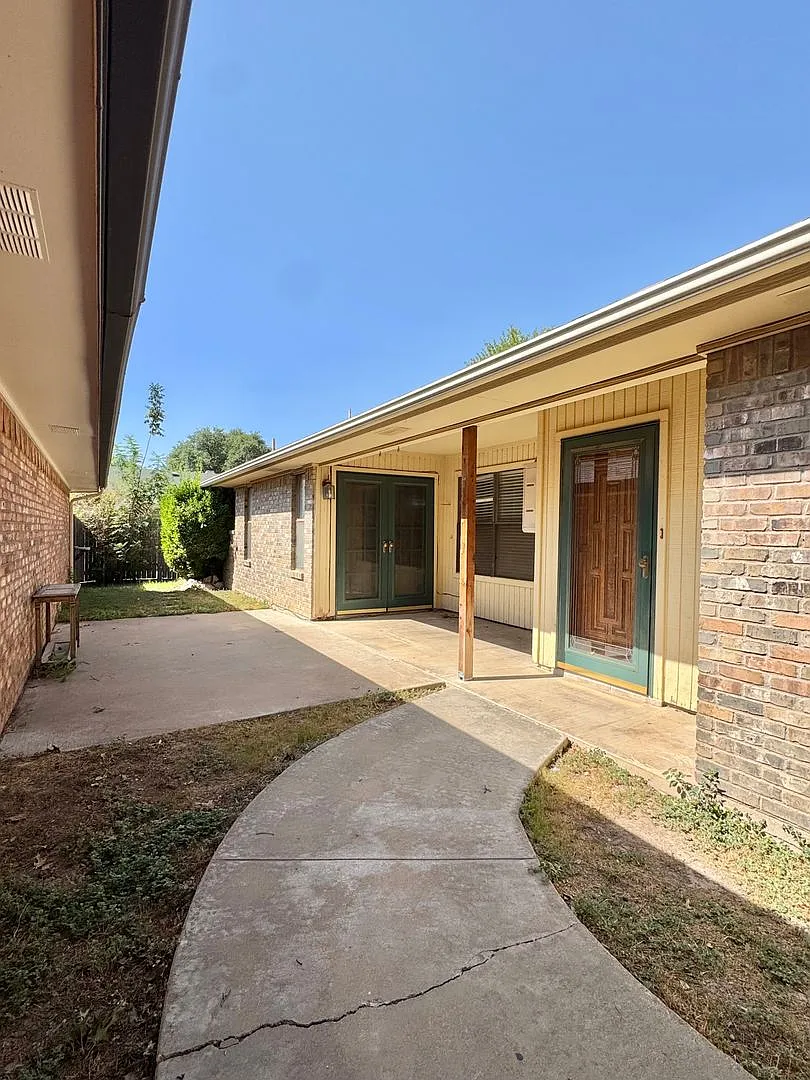 Now Available! - 2 Bedroom Home In Capitol Heights! — Photo 3