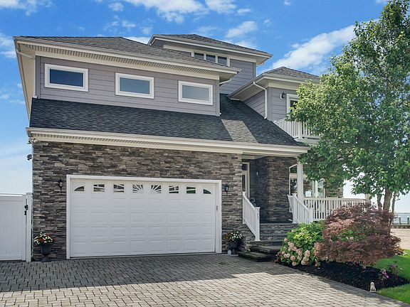 4th image of 585 Bay View Dr