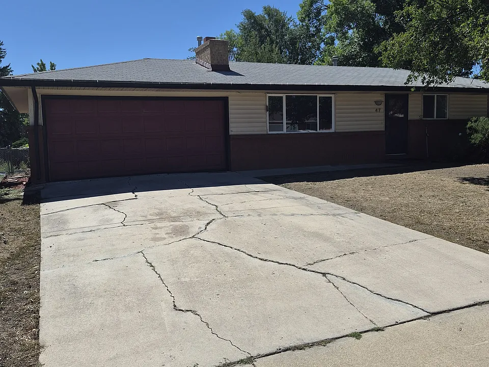 47 University Dr