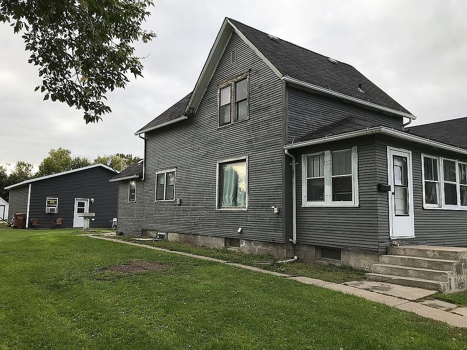2nd image of 709 2nd Ave NE