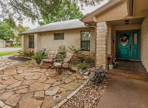 3rd image of 307 Rockmoor Dr