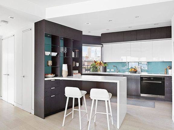 4th image of 33 Greenwich Ave #Penthouse 4