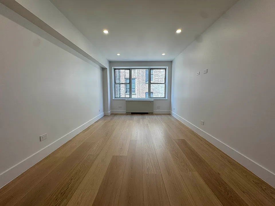 33 Greenwich Ave #4A