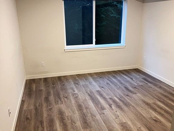 4th image of 446 NE Izett St #106