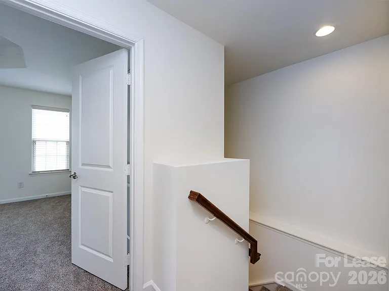 2436 Silverthorn Dr — Photo 18
