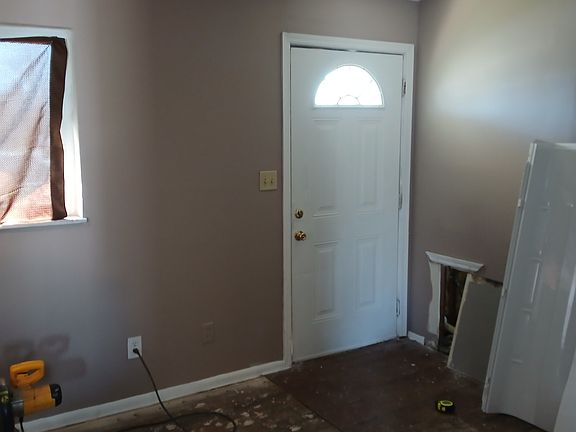 3rd image of 4048 E Livingston Ave