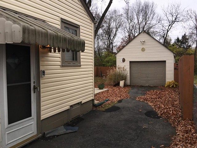2nd image of 2597 Avalon Pl