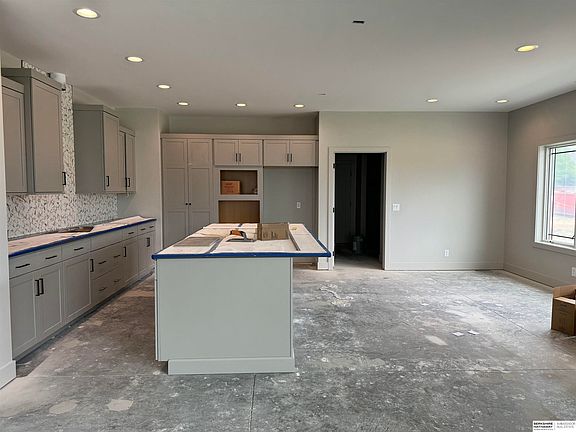 4th image of 17505 Dupont Plaza Cir