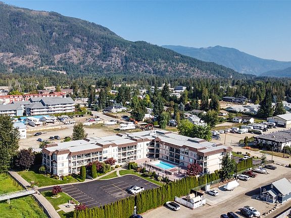 3rd image of 1002 Riverside Ave Unit 111