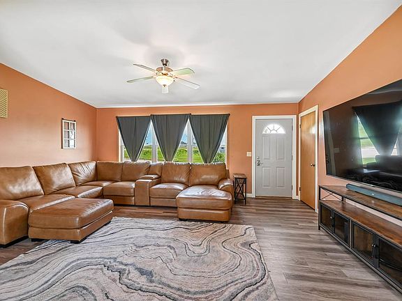 3rd image of 2590 Meadow View Dr