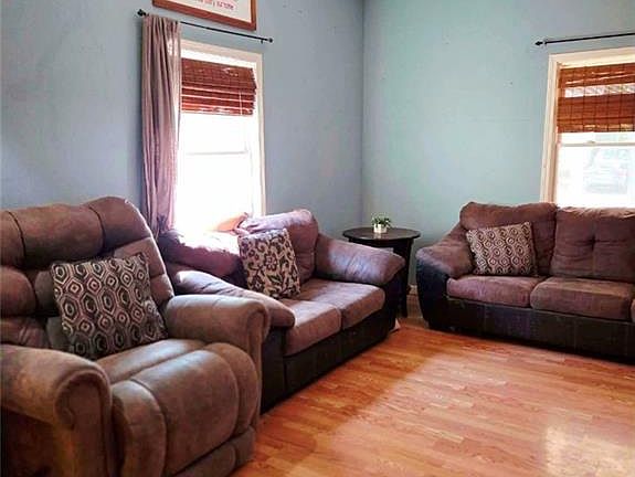 5th image of 804 W 3rd St