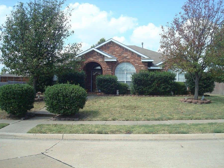 1st image of 335 Hillglen Dr