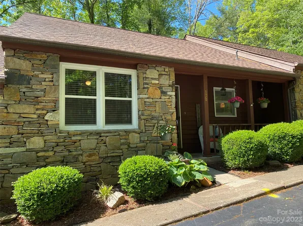 16 Pineoak Cir, Etowah, NC 28729