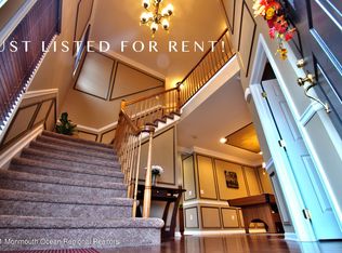 24 Hummingbird Dr, Manalapan, NJ 07726