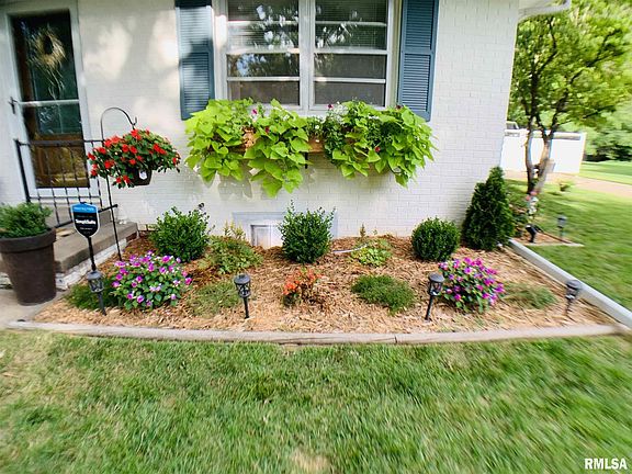 3rd image of 1362 Parkview Dr
