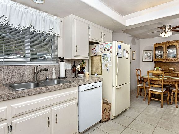 3rd image of 7124 Keighley St