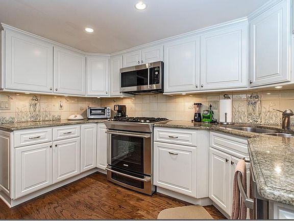 3rd image of 100 Fox Hollow Dr APT 207C