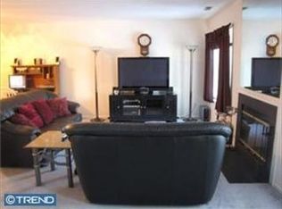 284 Juanita Ct, Levittown, PA 19057